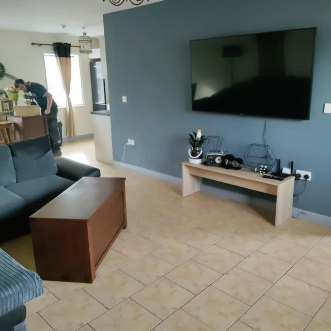 Apt 3 The Grainstore Клифден Экстерьер фото